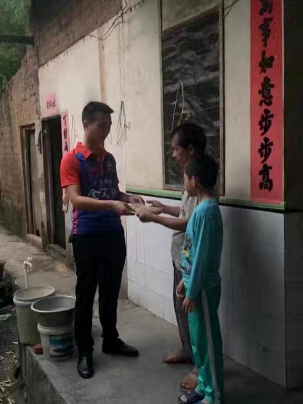 健康活动，致力善举，兴宁888集团电子游戏足球队好样的！
