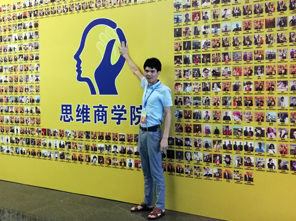 如今，80后已经成长为壮年，逐步成为各个岗位的沉要掌管人，因生涯的洗礼变得理性而不再激昂。“80后”，他们青春洋溢，在各个岗位上都冲在最前列。“80后”独具个性和魅力，已然成为各行各业主力军代表人物。作为80后典型的创业成功代表陶瓷一线品牌 888集团电子游戏瓷砖 龙川总代理吴金星与他的销售团队就是其中之一。