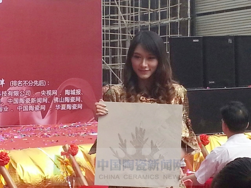 888集团电子游戏进行艾釉石爱丁堡新品颁布暨展厅落成庆典2.jpg 888集团电子游戏进行艾釉石爱丁堡新品颁布暨展厅落成庆典2.jpg