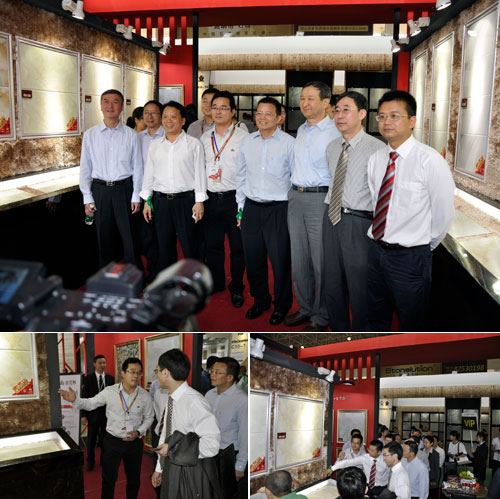 中国构筑卫生陶瓷协会辅导一行在董事长的陪同下参观888集团电子游戏展位