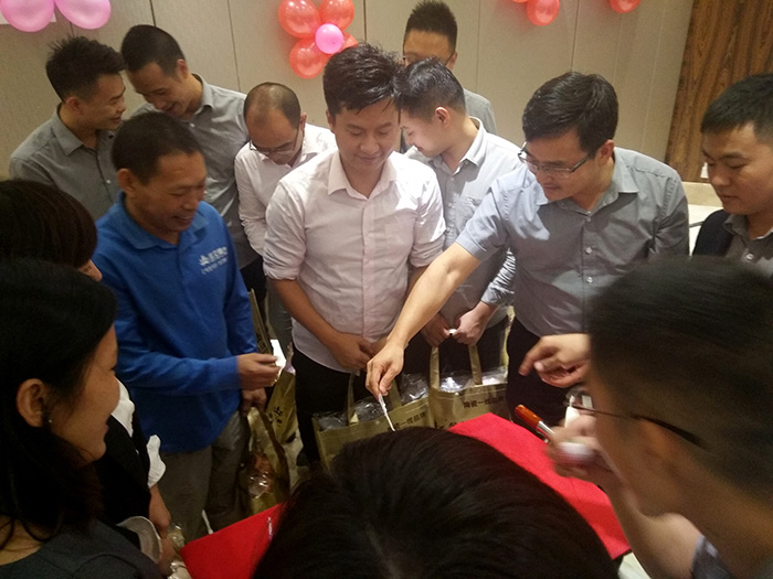 888集团电子游戏瓷砖周围年庆